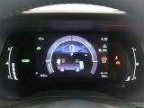 とっても見やすいメーターです。夜間時はラグジュアリーな気分にさせてくれる照明が魅力ですので、夜のドライブも楽しみになりますよ♪