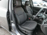 高級感のある上質なシートです。運転席はパワーシートになります。