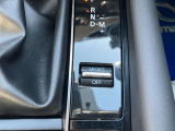 【ドライブセレクションスイッチ】 このスイッチを入れることで、自動的に低いギアに設定。扱いやすい駆動力を予め確保することで、アクセル操作のレスポンスが高まります。