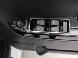 パワーウィンドゥ 運転席ドアスイッチ照明付です。電動格納ミラーも手元でワンモーションで可能です。