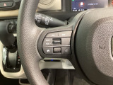 ステアリングにオーディオ操作スイッチが付いています。オーディオ画面に直接タッチしなくても操作が出来ますので、運転に集中できます。