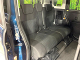 後部座席も気になるようなキズ・汚れやへたり等、大きなダメージはなく、良好な状態です。