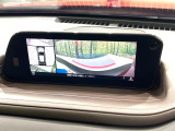 【360&deg;ビューモニター】専用のカメラにより、上から見下ろしたような視点で360度クルマの周囲を確認することができます☆死角部分も確認しやすく、狭い場所での切り返しや駐車もスムーズに行えます。