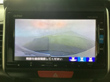 【バックカメラ】運転が苦手な方も車庫入れラクラクです!ギアをリバースに入れれば自動的に切り換わりますので、面倒な操作は不要です♪狭い駐車場もお車を傷つけず安心ですね!