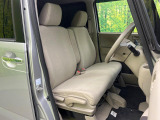 運転席シート廻りは使用感も少なく、良好な状態となっています。丁寧に使われていたことがよくわかりますね。