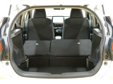 後席を格納すると大きなスペースが出来るので大きな荷物も積み込めます!