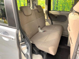 後部座席も気になるようなキズ・汚れやへたり等、大きなダメージはなく、良好な状態です。