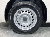 【タイヤ・ホイール】155/80R14の純正スチールタイヤになります。スタッドレスタイヤもこのサイズをお求め下さい。