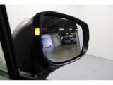 左右ドアミラー内には側方警戒アラートシステムを装備!死角の物体を検知いたします!