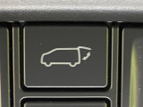 【パワーバックドア】スマートキーや運転席のボタンを押すだけでリアゲートが自動で開閉します!荷物を持っている時や、高い位置にあるバックドアを閉める際に便利な機能です♪