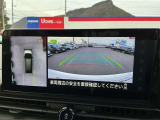 【アラウンドビューモニター】周囲を見渡せる映像で、スムースな駐車をサポートします