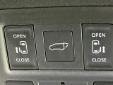 【両側パワースライドドア】スマートキーや運転席のスイッチで後席両側スライドドアの開閉が可能♪電動だから力を入れてドアを開ける必要が無く、小さなお子様でも簡単に開け閉めでき快適です♪