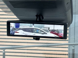 スマートルームミラーで、後方の確認が容易にできます。