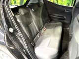 後部座席も気になるようなキズ・汚れやへたり等、大きなダメージはなく、良好な状態です。