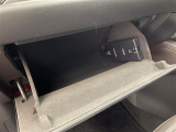 【ETC】有料道路を利用する際に料金所で停止することなく通過できる、ETC車載器(ノンストップ自動料金収受システム機器)が装備されています。セットアップを行うことで利用可能になります。