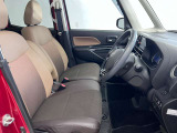 ゆったりと座れる運転席シートですのでストレスなく運転が出来ますよ!