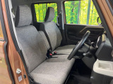 運転席シート廻りは使用感も少なく、良好な状態となっています。丁寧に使われていたことがよくわかりますね。