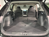リア席を倒せば広々とした空間の出来上がり!床が低くフラットになり、天井までの高さがありますので積載が便利です。