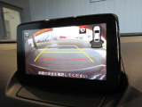 バックカメラを標準装備。駐車場などでの取り回しもスムーズに行っていただけます。