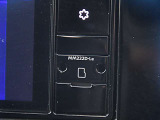 日産純正ナビゲーション9インチ大画面のMM222D-Leが付いています。