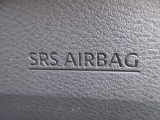 運転席側にSRS二-エアバックシステムを採用 万一の際の安全性を高めました