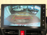 【バックカメラ】 駐車時に車両後方の様子を見ることができるので、運転の不安を軽くします。