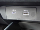 車内にUSBハブがありスマホやゲームの充電などとっても便利です♪