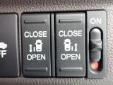 運転席からもスライドドアを楽々操作でスピーディーに!またスマートキーでも開閉できるので便利です。