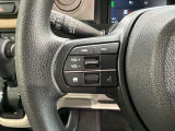 ステアリングにオーディオ操作スイッチが付いています。オーディオ画面に直接タッチしなくても操作が出来ますので、運転に集中できます。