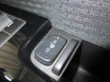 運転席&助手席シートヒーターが付いてます。寒い冬でもスイッチONで座面をあたたかくして、ドライブをさらに快適にしてくれます。HIとLOの2段階に温度設定が可能です。