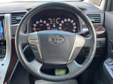 インテリアに合わせたデザインのステアリングは、運転される方のことも考え、運転しやすい形状、大きさです。是非一度、実際に触ってお確かめください。