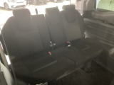 1列目から3列目まで広々大空間です。3列目シートは荷物が多い時や不要な時はアレンジして荷室として使用することが可能で便利に使えます。