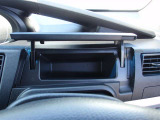 運転席目の前に小物入れございます!