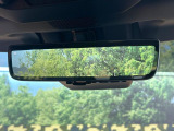 【スマートリヤビューミラー】後席の大きな荷物や同乗者で後方が確認しづらい時でも安心!カメラが撮影した車両後方の映像をルームミラー内に表示。クリアな視界で状況の確認が可能です!