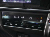 ◆オートエアコン装備◆ お好みの温度を設定をするだけで、後は、自動で風量を調節してくれます!快適にドライブが楽しめます。
