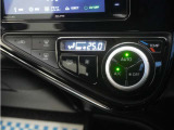 フルオートエアコン搭載。好みの温度に設定するだけで、風向や風量を自動でコントロール!いつでも快適な車内環境に。