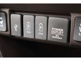USBオーディオ用ソケットがついていますので携帯電話などを接続すれば音楽等の再生が可能です!充電用ソケットもございます!