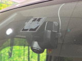 【ドライブレコーダー】ドライブレコーダー装備!走行中はもちろん、あおり運転や事故に遭遇した際、映像で記録し、万一のリスクに備えます。※記録用SDカードはお客様ご自身でご準備いただく必要があります。