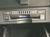 高速道路で便利な【ETC2.0】を装備しています。光ビーコン搭載で渋滞情報などナビゲーションと連動することで機能も充実いたします。他、観光施設に立ち寄るための高速料金割引サービス等もございます。