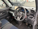 内装も広く運転姿勢も楽々です!