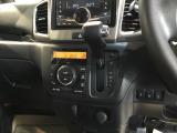 運転席周辺のスマートなレイアウトが、操作のしやすさを実現。快適なドライブをサポートします。