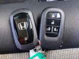 ☆スマートキー☆ドアの開錠・施錠はもちろんですが、エンジンをかけるときも鍵を取り出さなくて大丈夫ですよ♪両手に荷物をお持ちの時でも、大変便利で使い易い装備です☆