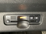 ハンドルの左下にETCがついています。高速道路の料金所の通過も楽々です。 カードの取り出しもしやすい場所についています。
