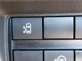 オートスライドドアは、運転席前にあるスイッチの操作でもオート開閉ができ、とても便利です。