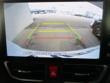 バックモニターで、後方を確認しながら安心して駐車することができます。運転初心者も熟練者も必須の機能です!