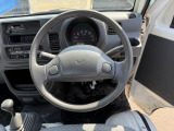 ステアリングも使用感が少なく、きれいな状態となっております♪