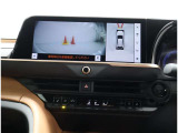 パノラミックビューモニター装備!トップビュー&フロントビュー・車両に取り付けたフロント、サイド、バックカメラの映像を合成して画面上に表示させることで、低速時の運転を補助する装置です。
