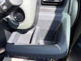 運転席側のドリンクホルダーです