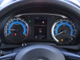 【メーターパネル】素早く車の情報が読み取れる、視認性に優れたシンプルなデザインのメーターパネルです。