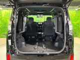 【パワーバックドア】スマートキーや運転席のボタンを押すだけでリアゲートが自動で開閉します!荷物を持っている時や、高い位置にあるバックドアを閉める際に便利な機能です♪